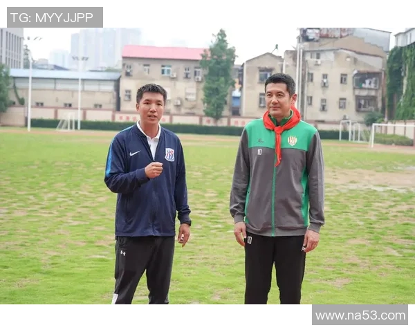 地铁广告中足球明星杨晨的魅力与影响力探讨