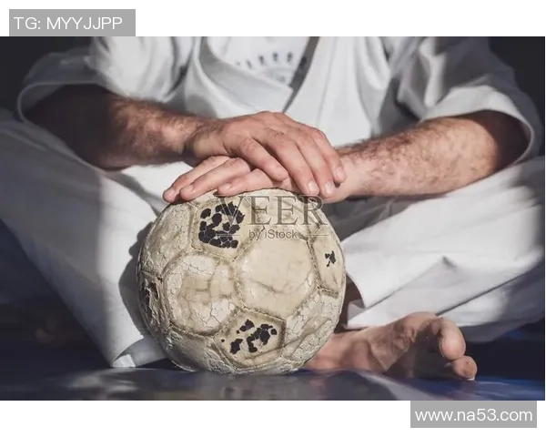 空手道与足球的完美结合揭秘空手道足球明星的训练与成就 空手道与足球的完美结合揭秘空手道足球明星的训练与成就