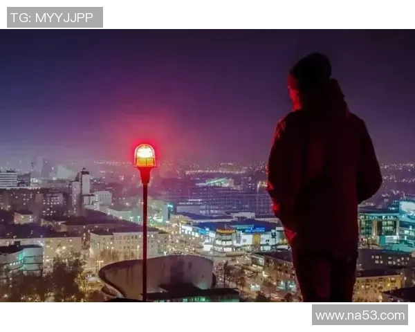 足球明星背后的艰辛与付出揭示了他们成功的秘密与努力的真谛 足球明星背后的艰辛与付出揭示了他们成功的秘密与努力的真谛